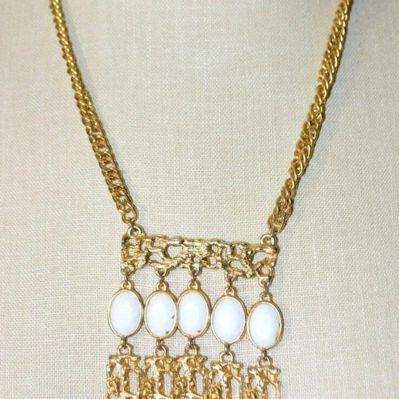 Etruscan Style White Lucite Gold Tone Bar Tassel - Picture 2 of 8